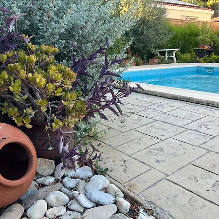 דירה Mountain With Pool Mesoyi